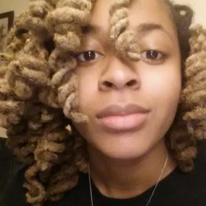 Meet your Posher, Elizabeth